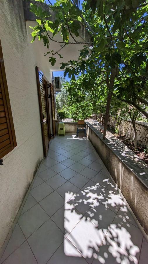 סרנדה Hasani Apartments מראה חיצוני תמונה